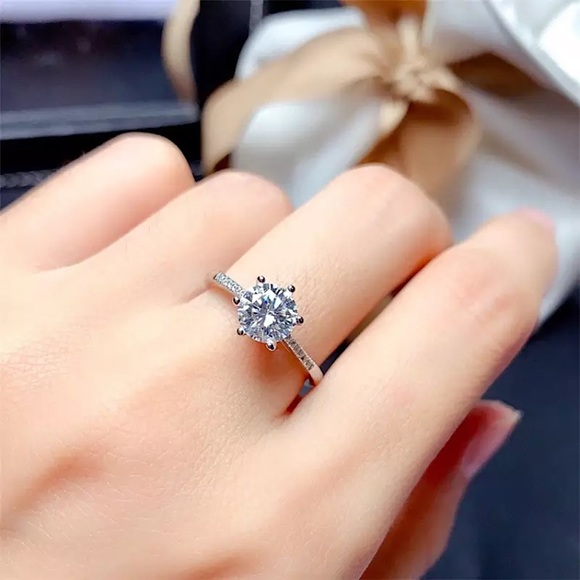 🔵𝟲𝟱%𝗢𝗙𝗙 𝗯𝘂𝗻𝗱𝗹𝗲𝘀 𝟯+🔵 NEW CZ Classic Solitaire Ring - Picture 6 of 11